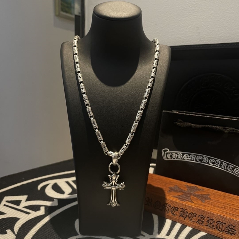 Ch*0me He**ts necklaces
